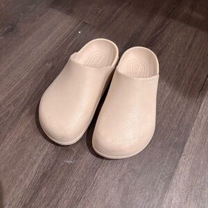 CROCS Dylan Clogs - Stucco